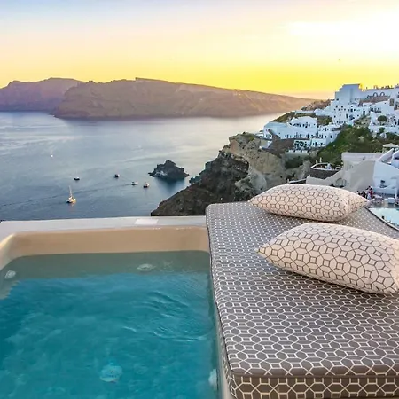 Kaleidoscope Cave Oia (Santorini)