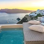 Kaleidoscope Cave Oia (Santorini)