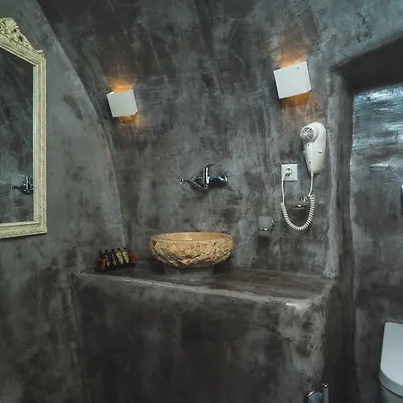 Kaleidoscope Cave Oia