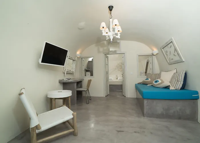 Kaleidoscope Cave Oia (Santorini)