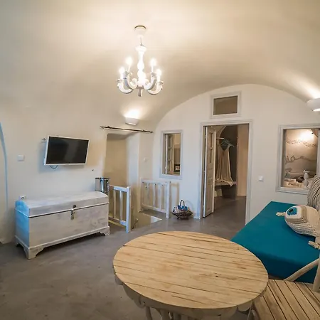 Kaleidoscope Cave 3* Oia