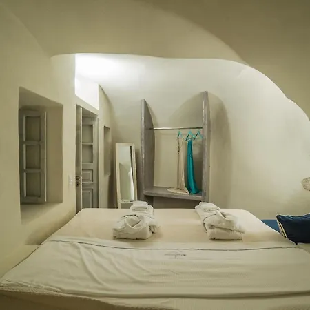 Kaleidoscope Cave Oia