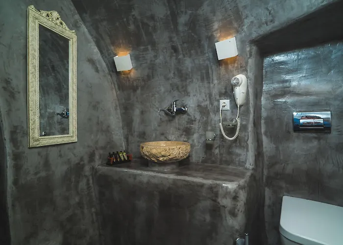 Kaleidoscope Cave Oia (Santorini)