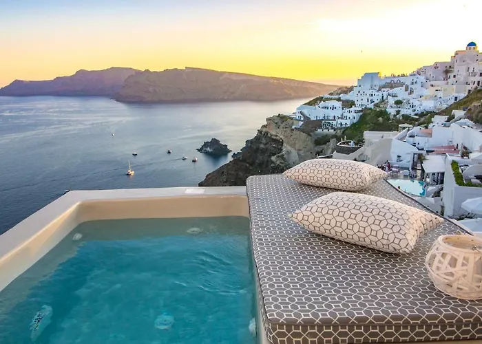 Kaleidoscope Cave Oia (Santorini)